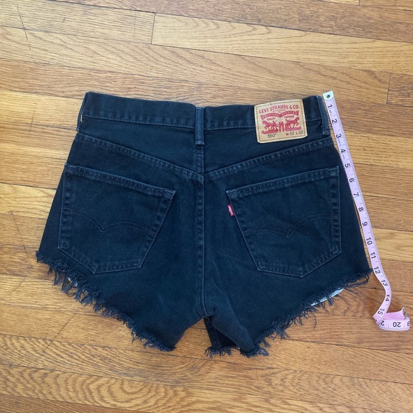 LEVI’S black denim cutoff shorts - Picture 8 of 10